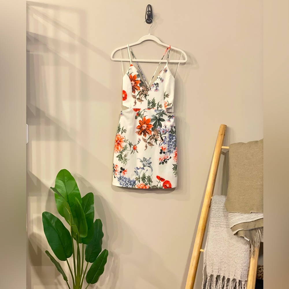 Women’s mini dress. Size L. Color White with floral pattern. NWT.